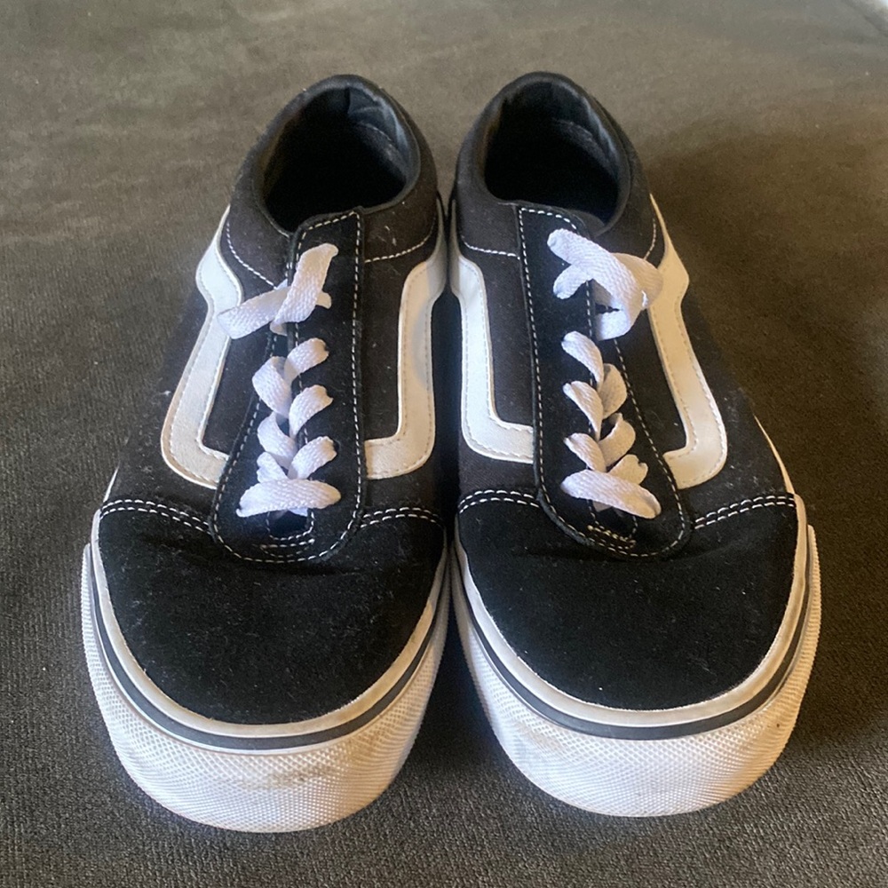 Women’s black Vans size 7